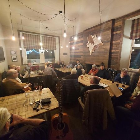 Trawden Arms Community Owned Pub Hotel Winewall ภายนอก รูปภาพ