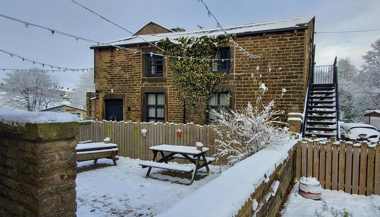 Trawden Arms Community Owned Pub Hotel Winewall ภายนอก รูปภาพ