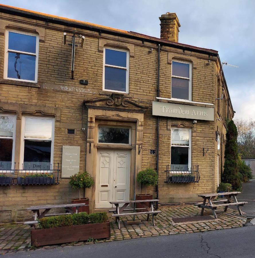 Trawden Arms Community Owned Pub Hotel Winewall ภายนอก รูปภาพ