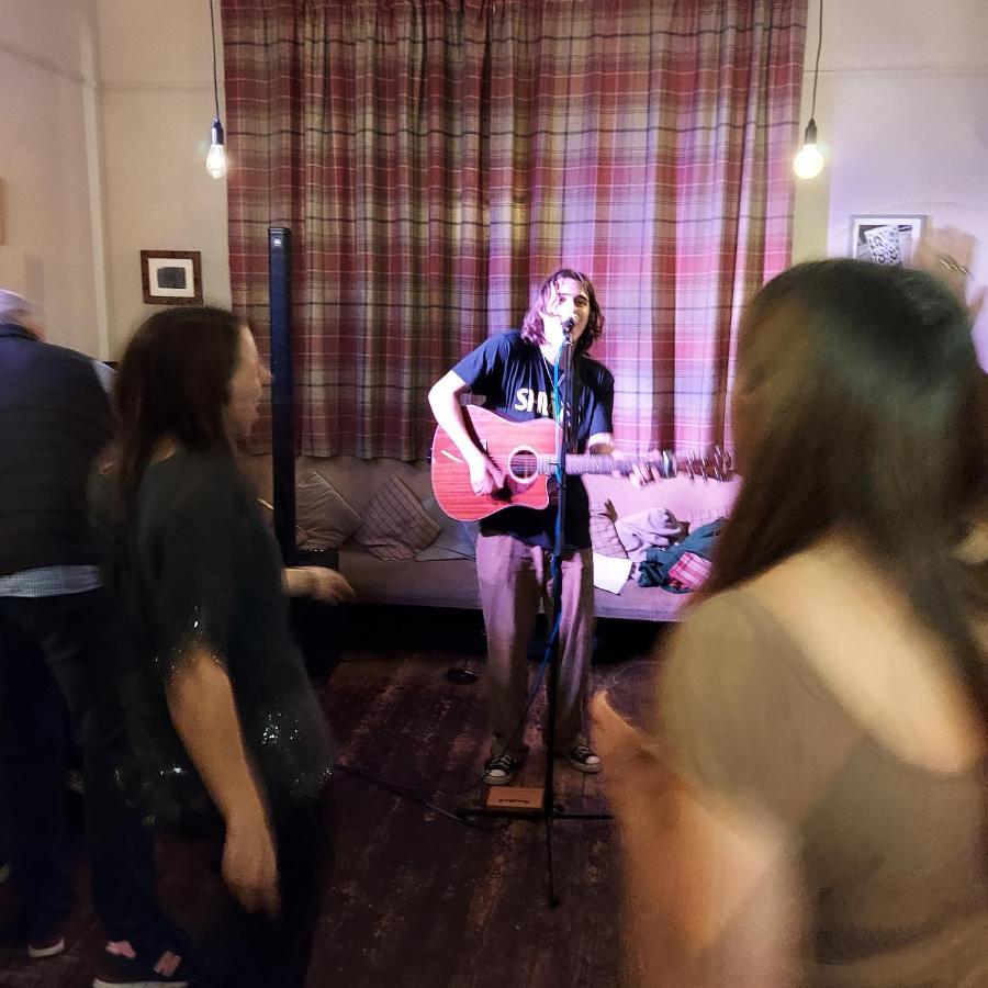 Trawden Arms Community Owned Pub Hotel Winewall ภายนอก รูปภาพ