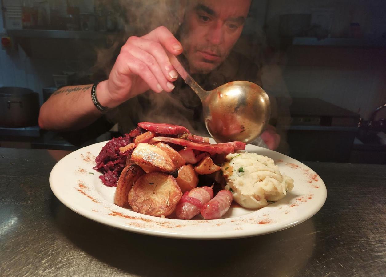 Trawden Arms Community Owned Pub Hotel Winewall ภายนอก รูปภาพ