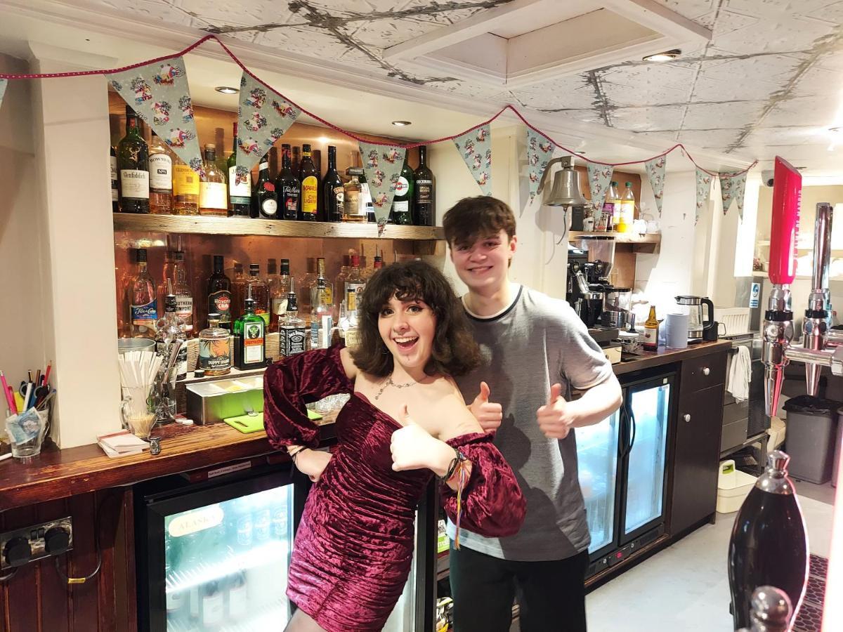Trawden Arms Community Owned Pub Hotel Winewall ภายนอก รูปภาพ