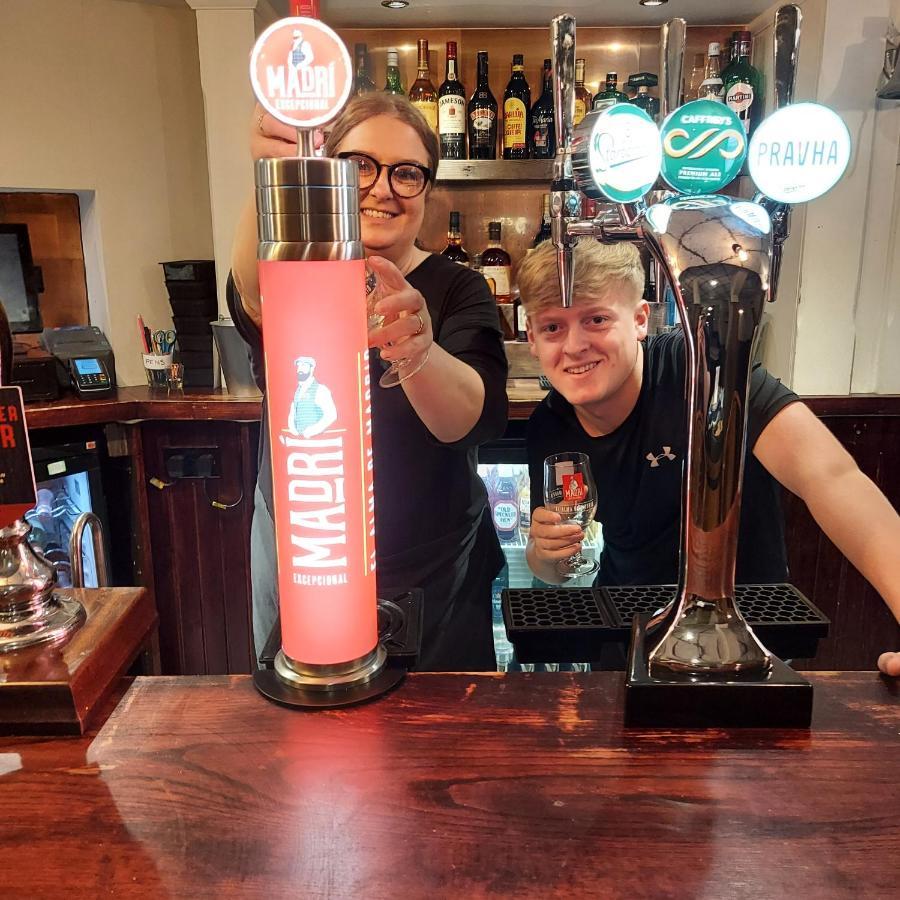 Trawden Arms Community Owned Pub Hotel Winewall ภายนอก รูปภาพ