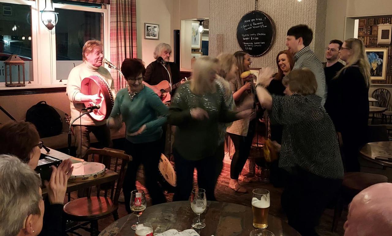 Trawden Arms Community Owned Pub Hotel Winewall ภายนอก รูปภาพ