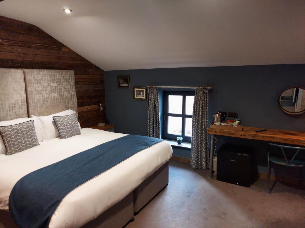 Trawden Arms Community Owned Pub Hotel Winewall ภายนอก รูปภาพ