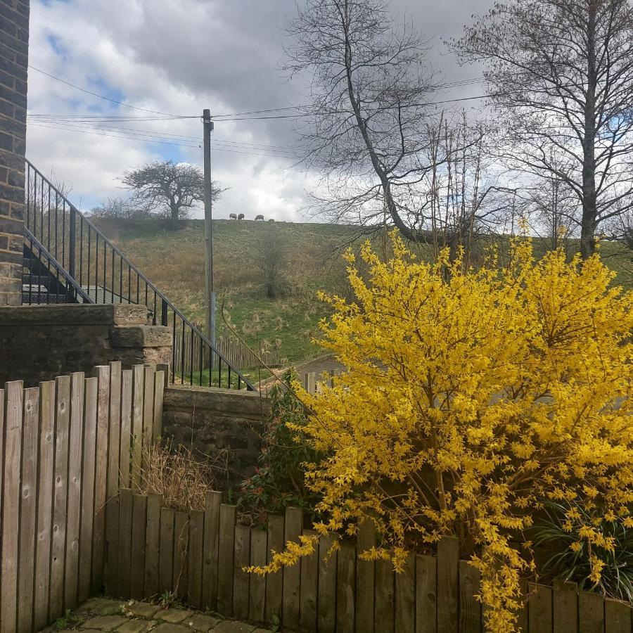Trawden Arms Community Owned Pub Hotel Winewall ภายนอก รูปภาพ