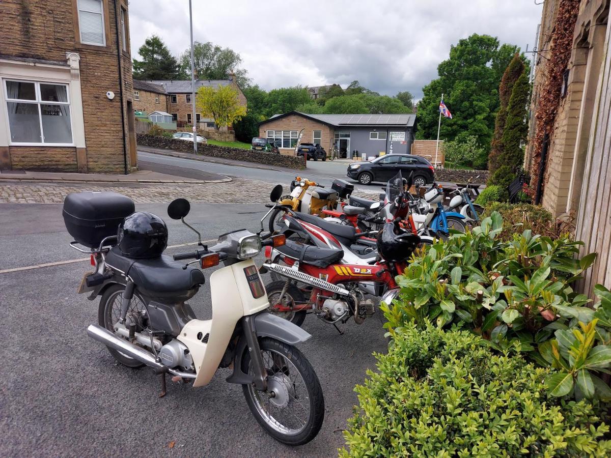 Trawden Arms Community Owned Pub Hotel Winewall ภายนอก รูปภาพ