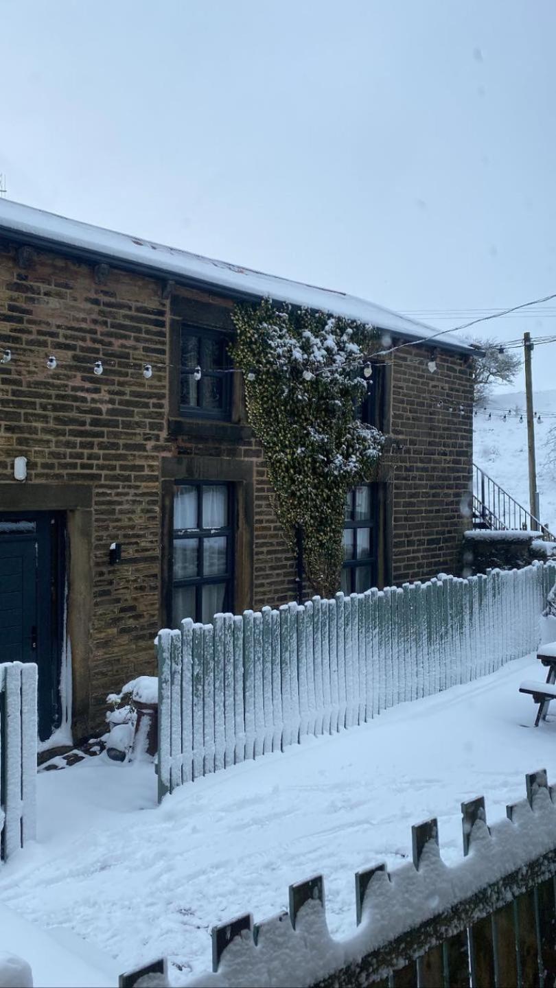 Trawden Arms Community Owned Pub Hotel Winewall ภายนอก รูปภาพ